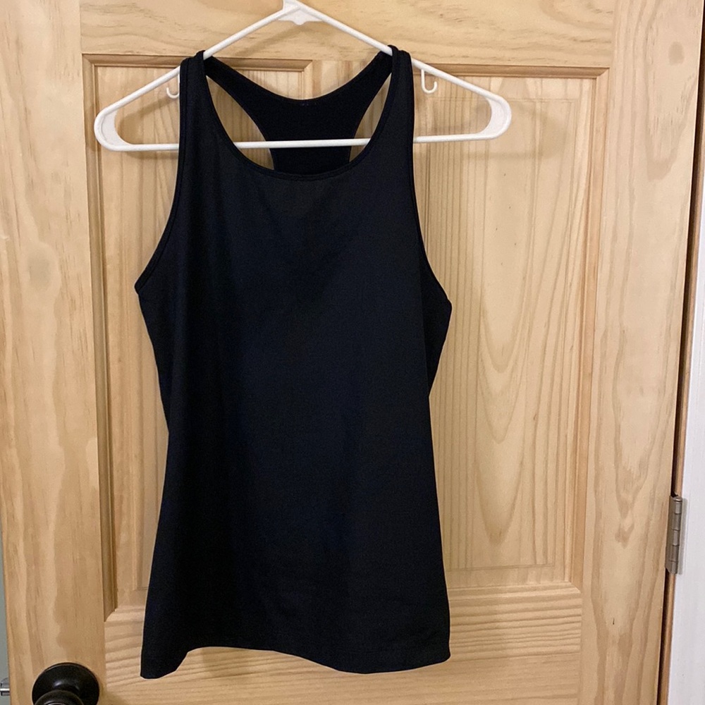 Underarmour tank.  Flattering. Slimming